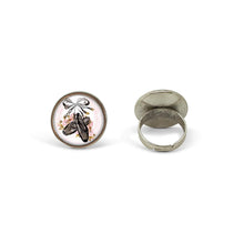 Charger l'image dans la galerie, Bague Cabochon "Chaussures de danse", argenté (ref.58a)