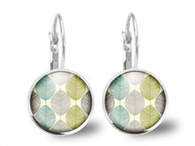 Charger l'image dans la galerie, Boucles d'oreilles Feuille Cabochon "Belles Feuilles"  ,   argenté  (ref.20a)