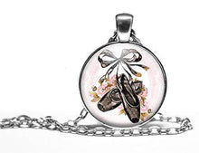 Charger l'image dans la galerie, Collier cabochon, collier illustré "chaussures de danse",      argenté (ref.58a)