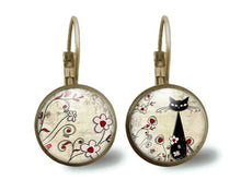 Charger l'image dans la galerie, boucles d'oreilles cabochon "Le chat au milieu des fleurs" - femme cadeau de noel - - cadeau d'anniversaire (ref33)