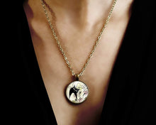 Charger l'image dans la galerie, Collier cabochon, collier illustré "Le chat du printemps",   bronze (ref.71-2)