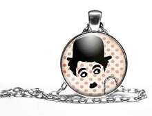 Charger l'image dans la galerie, Collier cabochon, collier illustré "Charlie Chaplin", argenté  (ref.
