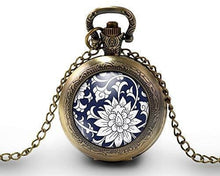 Charger l'image dans la galerie, Montre gousset fleurs collier "Fleurs bleues", femme cadeau de noel     bronze (ref.57)