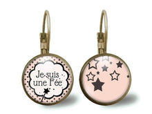 Charger l&#39;image dans la galerie, boucles d&#39;oreilles cabochon &quot;Je suis une fée&quot;, bronze (ref.37)