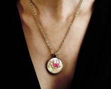 Charger l&#39;image dans la galerie, Collier cabochon, collier illustré hibou &quot;la chouette rose&quot;, bronze (ref.80)