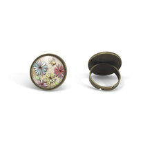 Charger l&#39;image dans la galerie, Bague cabochon, bague illustrée petite fille, &quot;fleurs pastel&quot;, bronze (ref.85)