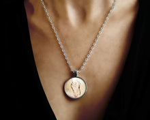 Charger l&#39;image dans la galerie, Collier cabochon, collier illustré &quot;danse classique&quot;, argenté  (ref.