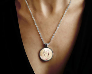 Collier cabochon, collier illustré "danse classique", argenté  (ref.