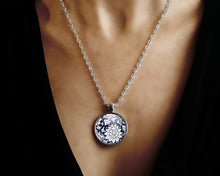 Charger l&#39;image dans la galerie, Collier cabochon, collier de fleurs illustrées &quot;Fleurs bleues&quot;,