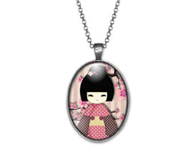 Charger l&#39;image dans la galerie, Collier Cabochon, Kokeshi &quot;Kokeshi Rose&quot; argenté  (ref.38a)