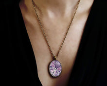 Charger l&#39;image dans la galerie, Collier Cabochon Papillon &quot;Papillon Violet&quot;       bronze (ref.43)