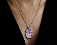Charger l&#39;image dans la galerie, Collier Cabochon Papillon &quot;Papillon Violet&quot;  ,     argenté (ref.43a)