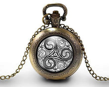 Charger l'image dans la galerie, Montre gousset "bretagne", bronze (ref.92)