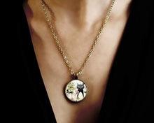 Charger l&#39;image dans la galerie, Collier Cabochon, Collier illustré &quot;Le chat du Printemps&quot;,   bronze (ref.71-1)