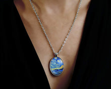 Charger l&#39;image dans la galerie, Collier Cabochon Van Gogh &quot;La Nuit étoilée&quot;, argenté (ref.15a)