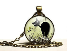 Charger l&#39;image dans la galerie, Collier Cabochon, Collier illustré &quot;Le chat dans la prairie&quot;,   bronze (ref.70-1)