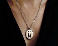 Charger l&#39;image dans la galerie, Collier Cabochon Chat &quot;chats In Love&quot;, argenté (ref.19a)