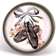 Charger l&#39;image dans la galerie, Bague cabochon &quot;chaussures de danse&quot;,bronze (ref.58)