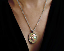 Charger l&#39;image dans la galerie, Collier Cabochon Oiseau &quot;oiseaux amoureux&quot;, argenté (ref.48a)