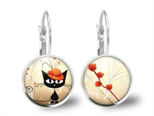 Charger l&#39;image dans la galerie, Boucles d&#39;oreilles Chat Cabochon &quot;Le Chat au Chapeau&quot;  argenté (ref.29a)