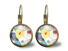 Charger l&#39;image dans la galerie, boucles d&#39;oreilles cabochon &quot;Fleurs abstraites&quot; , bronze (ref.21)