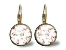 Charger l&#39;image dans la galerie, boucles d&#39;oreilles cabochon fleurs &quot;Chic minable&quot;  (ref.14)