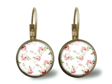 Charger l&#39;image dans la galerie, boucles d&#39;oreilles cabochon fleurs &quot;Chic minable&quot;  (ref.14)