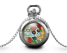 Charger l&#39;image dans la galerie, Montre gousset &quot;crâne fleuri&quot;, argenté (ref.54a)