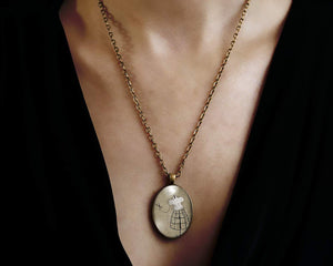 Collier Cabochon, Ciseaux, Mannequin "La couturière", bronze (ref.41)