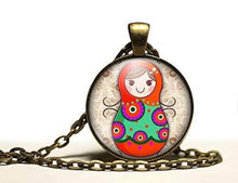 Charger l&#39;image dans la galerie, Collier cabochon, collier illustré de matryoshka, &quot;la poupée russe&quot;, bronze (ref.75)