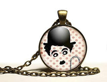 Charger l&#39;image dans la galerie, Collier cabochon, collier illustré &quot;Charlie Chaplin&quot;, bronze (ref.78)