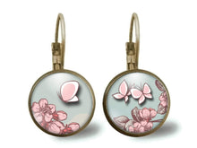 Charger l&#39;image dans la galerie, boucles d&#39;oreilles cabochon &quot;papillon rose&quot; (ref.44)