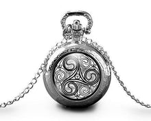 Charger l'image dans la galerie, Montre gousset "Bretagne",  argenté (ref.92a)