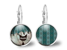 Charger l&#39;image dans la galerie, Boucles d&#39;oreilles Chat Cabochon &quot;Le Chat Au Parapluie&quot;   argenté  (ref.2a)