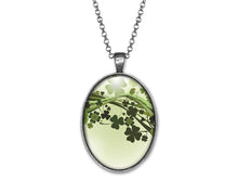 Charger l&#39;image dans la galerie, Collier Cabochon &quot;Le porte bonheur&quot;  , argenté (ref.47a)