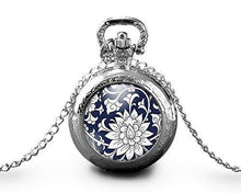 Charger l&#39;image dans la galerie, Montre gousset fleurs collier &quot;Fleurs bleues&quot;, femme, cadeau de Noël     argenté (ref.57a)