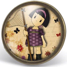 Charger l&#39;image dans la galerie, Bague Cabochon - Petite Fille &quot;Chasse aux Papillons&quot;, bronze (ref.27)