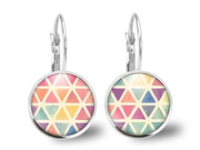 Charger l&#39;image dans la galerie, Boucles d&#39;oreilles Cabochon, Triangles &quot;Couleurs Heureuses&quot;  argenté  (ref.4a)