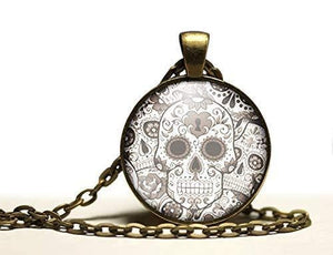 Collier cabochon, collier illustré "tête de mort black and white",   bronze (ref.62)