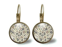 Charger l&#39;image dans la galerie, boucles d&#39;oreilles cabochon &quot;Jolies fleurs&quot;, bronze (ref.11)