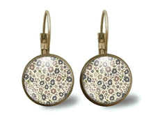 Charger l&#39;image dans la galerie, boucles d&#39;oreilles cabochon &quot;Jolies fleurs&quot;, bronze (ref.11)